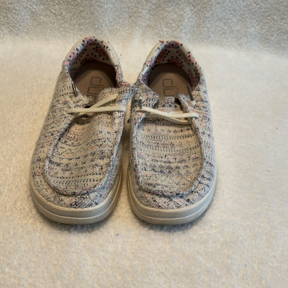 Hey Dude Tribal print